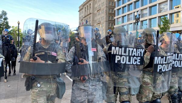 Les forces de l'ordre près de la Maison-Blanche lors des manifestations à Washington, le 1er juin. - Sputnik Afrique