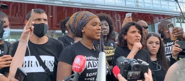 Assa Traoré lors de la manifestation Justice pour Adama Traoré, 2 juin 2020 - Sputnik Afrique