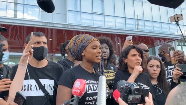 Assa Traoré lors de la manifestation Justice pour Adama Traoré, 2 juin 2020 - Sputnik Afrique