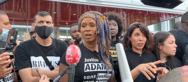 Assa Traoré lors de la manifestation Justice pour Adama Traoré, 2 juin 2020 - Sputnik Afrique