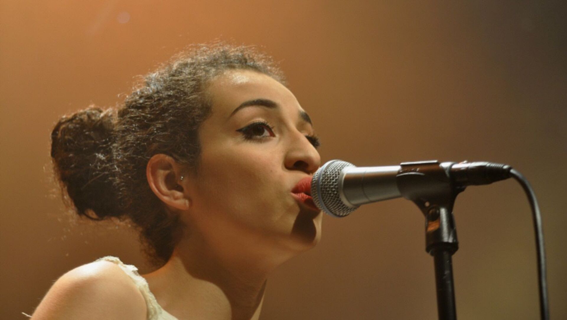 Camélia Jordana au cours de son concert à la Maison Daniel-Féry de Nanterre le 6 mai 2011. - Sputnik Afrique, 1920, 12.02.2021