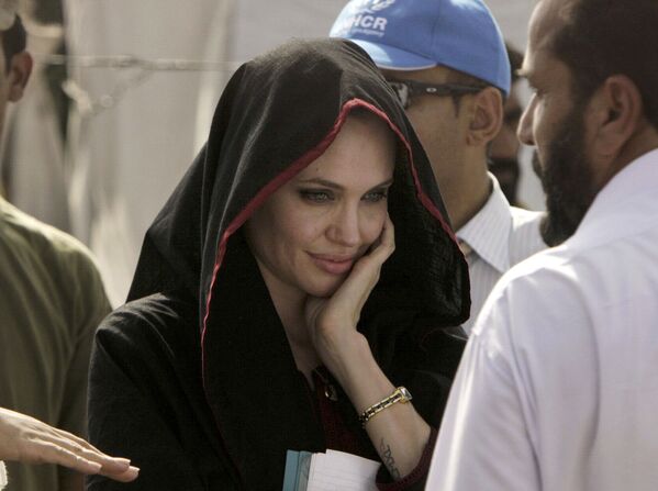 Angelina Jolie, ambassadrice de bonne volonté de l'Onu, fête son 45e anniversaire

 - Sputnik Afrique