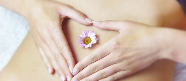 Ventre d'une jeune femme - Sputnik Afrique