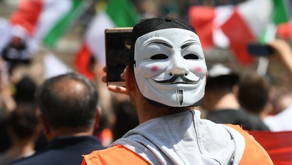 Une manifestation des Gilets orange à Rome le 2 juin  - Sputnik Afrique
