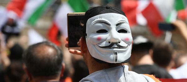 Une manifestation des Gilets orange à Rome le 2 juin  - Sputnik Afrique