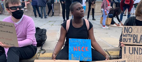 Mobilisation pourtant interdite contre les violences policières devant l'ambassade US à Paris  - Sputnik Afrique