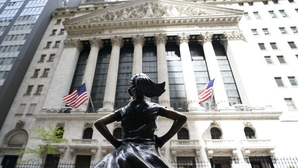 Statue de la «fillette sans peur» en face de la bourse de Wall Street (New York, mai 2020) - Sputnik Afrique