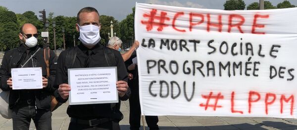 Action de protestation du Collectif des Précaires de l’Hôtellerie-Restauration et Événementiel (CPHRE) à Paris, 10 juin 2020 - Sputnik Afrique