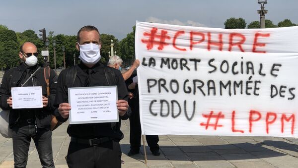 Action de protestation du Collectif des Précaires de l’Hôtellerie-Restauration et Événementiel (CPHRE) à Paris, 10 juin 2020 - Sputnik Afrique