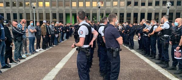 Action des policiers devant les commissariats, le 11 juin Action des policiers devant les commissariats, le 11 juin - Sputnik Afrique