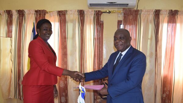 Rencontre entre la Présidente de l'AFESMICA et le Ministre des Mines de la RCA - Sputnik Afrique