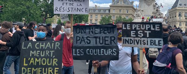Une nouvelle journée de mobilisation contre le racisme à Paris, le 13 juin 2020 - Sputnik Afrique