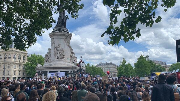 Nouveau rassemblement contre l'extrême-droite à Paris - vidéo
