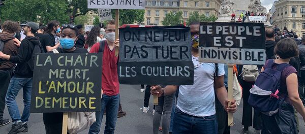 Une nouvelle journée de mobilisation contre le racisme à Paris, 13 juin 2020 Une nouvelle journée de mobilisation contre le racisme à Paris, 13 juin 2020 - Sputnik Afrique