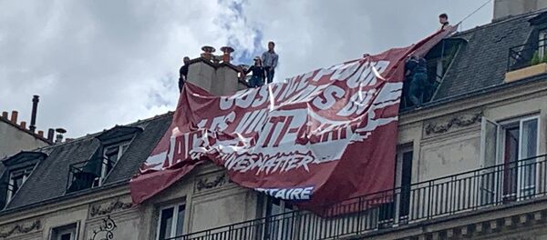 Génération identitaire déploie une banderole  - Sputnik Afrique