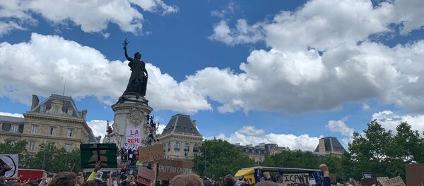 Une nouvelle journée de mobilisation contre le racisme à Paris, 13 juin 2020 Une nouvelle journée de mobilisation contre le racisme à Paris, 13 juin 2020 - Sputnik Afrique