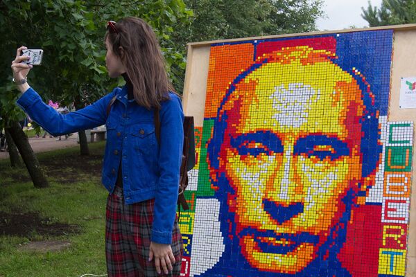 Poutine mania, ou comment on fabrique les portraits de Poutine Poutine mania, ou comment on fabrique les portraits de Poutine - Sputnik Afrique
