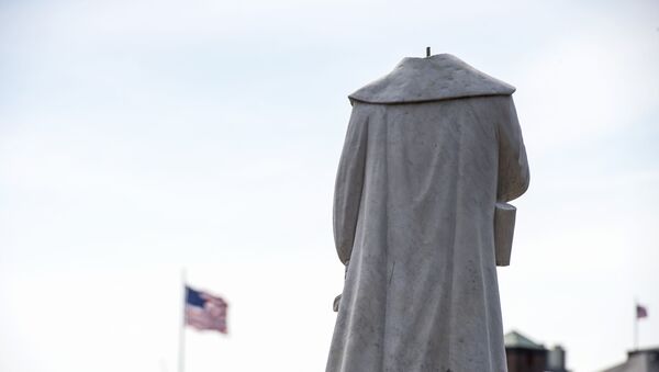 Statue de Christophe Colomb décapité, Boston, Etats-Unis - Sputnik Afrique