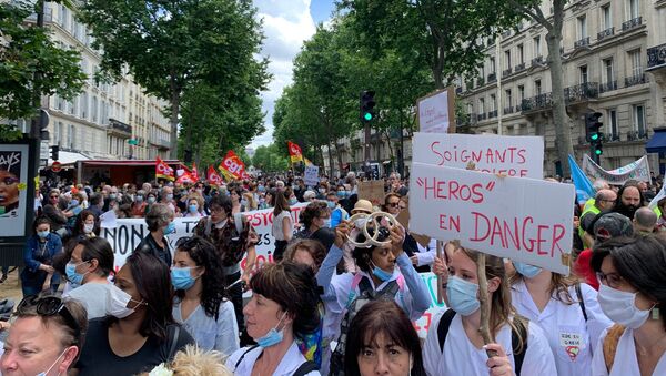 Grande manifestation des soignants après la crise du Covid-19 à Paris, 16 juin 2020 - Sputnik Afrique
