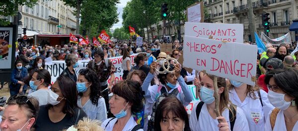 Grande manifestation des soignants après la crise du Covid-19 à Paris, 16 juin 2020 - Sputnik Afrique