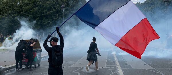 Débordements aux Invalides suite à la manifestation des soignants, 16 juin 2020 - Sputnik Afrique