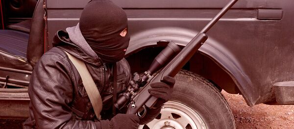 Un homme armé et cagoulé - Sputnik Afrique