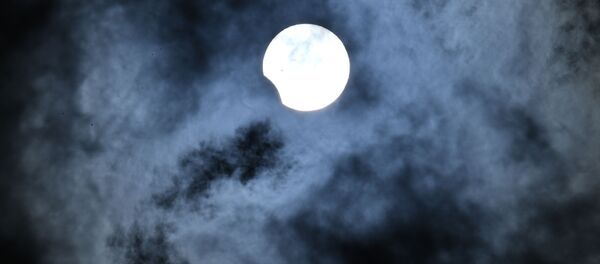 Частичное солнечное затмение, наблюдаемое в Новосибирске. Частичное солнечное затмение, наблюдаемое в Новосибирске. - Sputnik Afrique