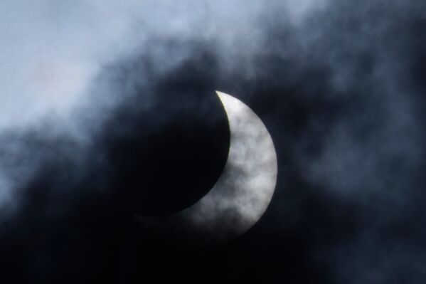 L'éclipse solaire annulaire vue depuis différents pays

 - Sputnik Afrique