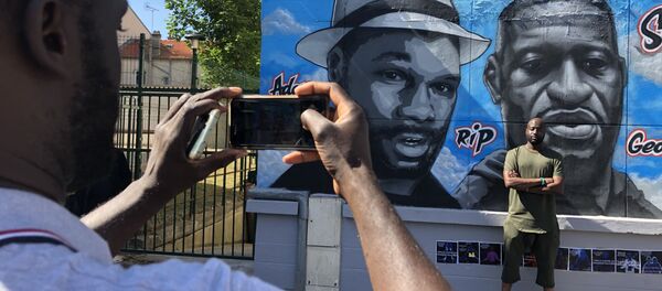 Une fresque Traoré/Floyd à Stains, 22 juin 2020 - Sputnik Afrique