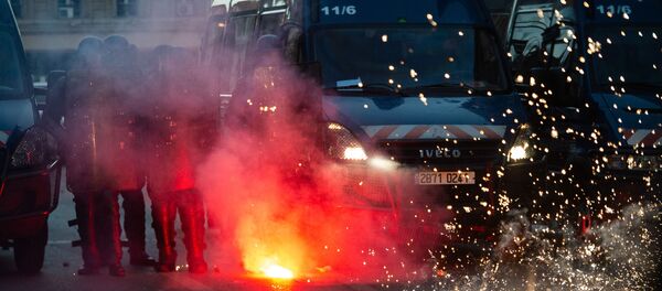 Tensions lors d'un rassemblement lors d'une manifestation contre le racisme à Paris le 13 juin 2020 - Sputnik Afrique