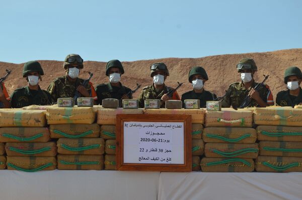 L’armée algérienne a encore saisi plus de trois tonnes de cannabis à la frontière avec le Maroc – photos L’armée algérienne a encore saisi plus de trois tonnes de cannabis à la frontière avec le Maroc – photos - Sputnik Afrique