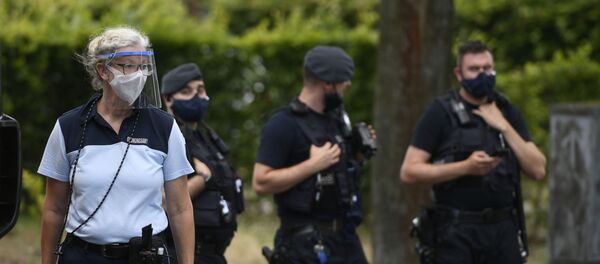 des policiers près du domicile des employés de l'abattoir Tönnies des policiers près du domicile des employés de l'abattoir Tönnies - Sputnik Afrique