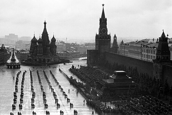 Près de 35.000 hommes prirent part au défilé de la Victoire du 24 juin 1945. - Sputnik Afrique