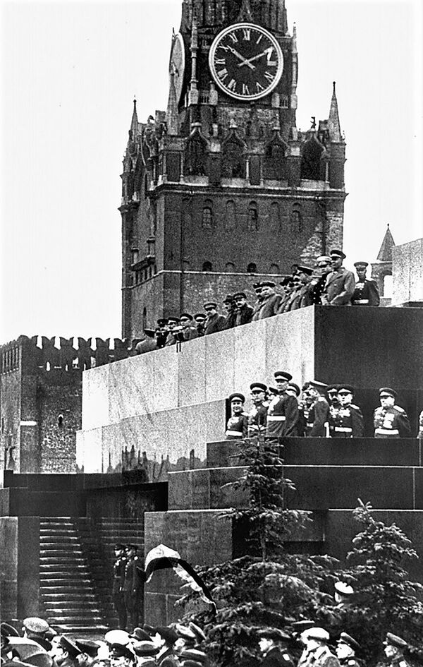 La tribune du mausolée de Lénine pendant le défilé de la Victoire sur la place Rouge, 24 juin 1945. - Sputnik Afrique