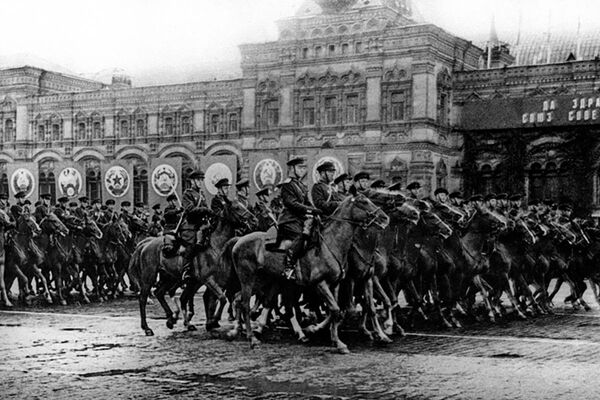 Cavaliers lors du défilé de la Victoire sur la place Rouge, 24 juin 1945. - Sputnik Afrique