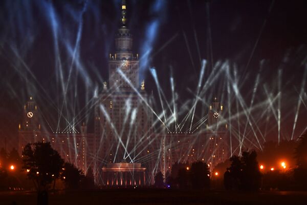 Des feux d’artifice tirés dans de nombreuses villes russes pour commémorer la Victoire

 - Sputnik Afrique