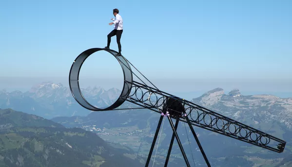 Dans les Alpes suisses, des acrobates font le show à 3000 mètres d'altitude
Dans les Alpes suisses, des acrobates font le show à 3000 mètres d'altitude
- Sputnik Afrique