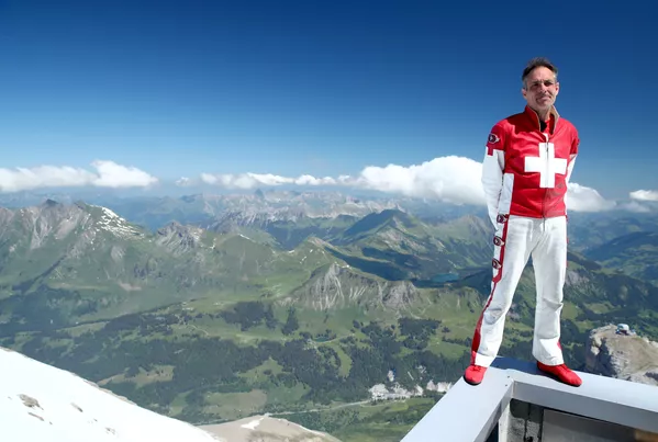 Dans les Alpes suisses, des acrobates font le show à 3000 mètres d'altitude
Dans les Alpes suisses, des acrobates font le show à 3000 mètres d'altitude
- Sputnik Afrique