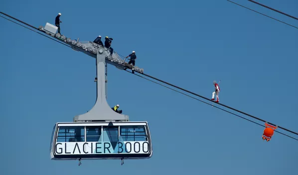 Dans les Alpes suisses, des acrobates font le show à 3000 mètres d'altitude
Dans les Alpes suisses, des acrobates font le show à 3000 mètres d'altitude
- Sputnik Afrique