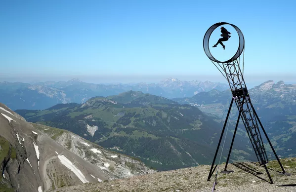 Dans les Alpes suisses, des acrobates font le show à 3000 mètres d'altitude

 - Sputnik Afrique