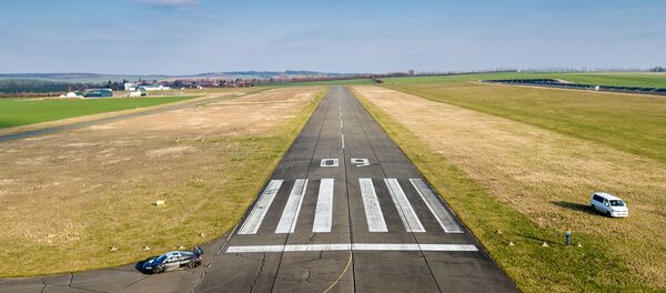 Une piste d'atterrissage (image d'illustration) - Sputnik Afrique