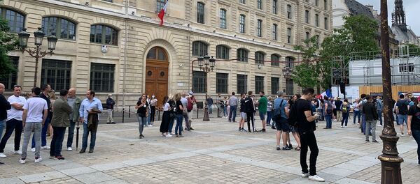 Rassemblement de soutien aux forces de l'ordre à l'appel de l'association des femmes de policiers à Paris, le 27 juin - Sputnik Afrique