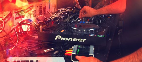 Dj dans une discothèque - Sputnik Afrique