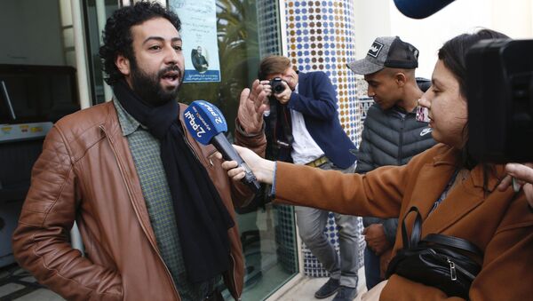 Le journaliste Omar Radi, après son audition au tribunal de Casablanca le 5 mars 2020 - Sputnik Afrique