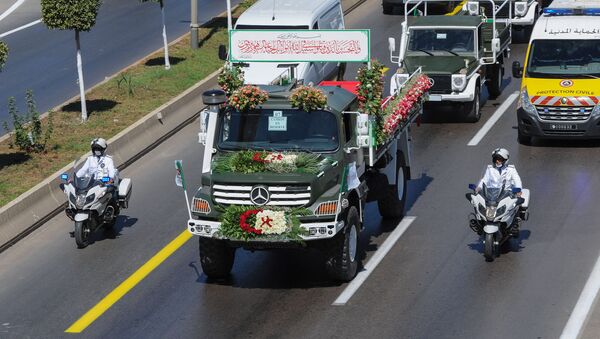 Le convoi transportant les cercueils de 24 résistants anticoloniaux algériens remis par la France - Sputnik Afrique