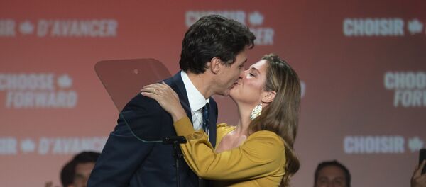 Justin Trudeau et sa femme Sophie Grégoire Trudeau, 21 octobre 2019 (image d'illustration) - Sputnik Afrique