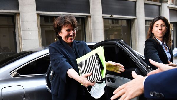 Newly appointed French minister of Culture Roselyne Bachelot reacts as she arrives for the handover ceremony at the French Culture ministry in Paris on July 6, 2020 following the French cabinet reshuffle. (Photo by Alain JOCARD / AFP) - Sputnik Afrique