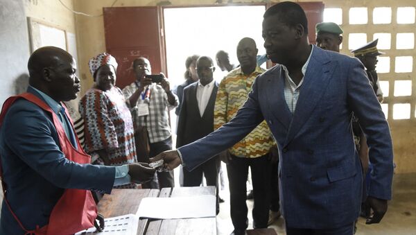 Le Président togolais Faure Gnassingbé vote pour sa réélection le 22 février 2020. - Sputnik Afrique
