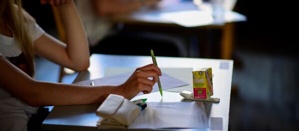 Des étudiants passant le bac - Sputnik Afrique