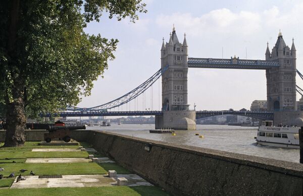 Мост Тауэр - разводной мост в центре Лондона над рекой Темзой, недалеко от Лондонского Тауэра - Sputnik Afrique